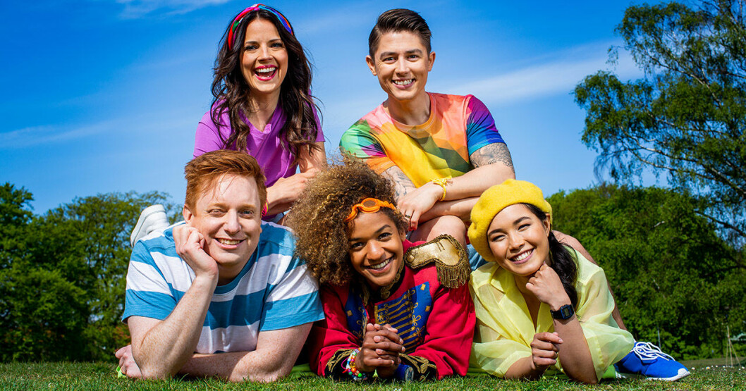 Sommarlovs programledare Malin Olsson, Alexander Hermansson, Markus Granseth, Angelika Prick och Ida On. <strong>Foto: Mattias Ankrah/SVT.</strong> Sommarlovs programledare Malin Olsson, Alexander Hermansson, Markus Granseth, Angelika Prick och Ida On.