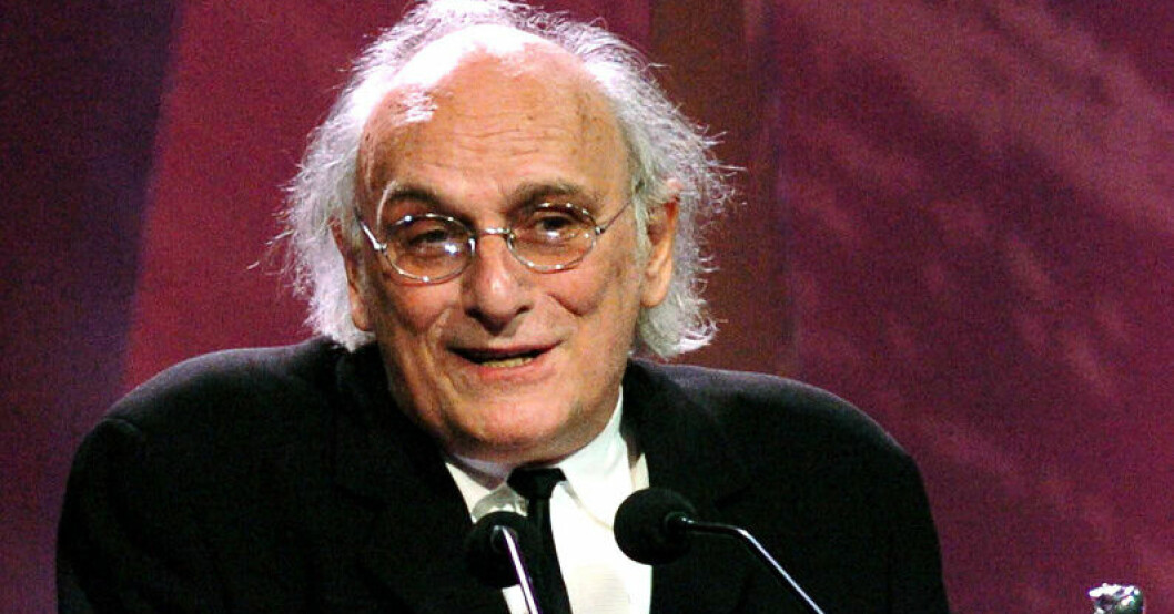 Spanske filmregissören Carlos Saura i samband med att han prisades för sin livsgärning vid Europeiska filmakademins prisutdelning i Barcelona 2004. Spanske filmregissören Carlos Saura är död