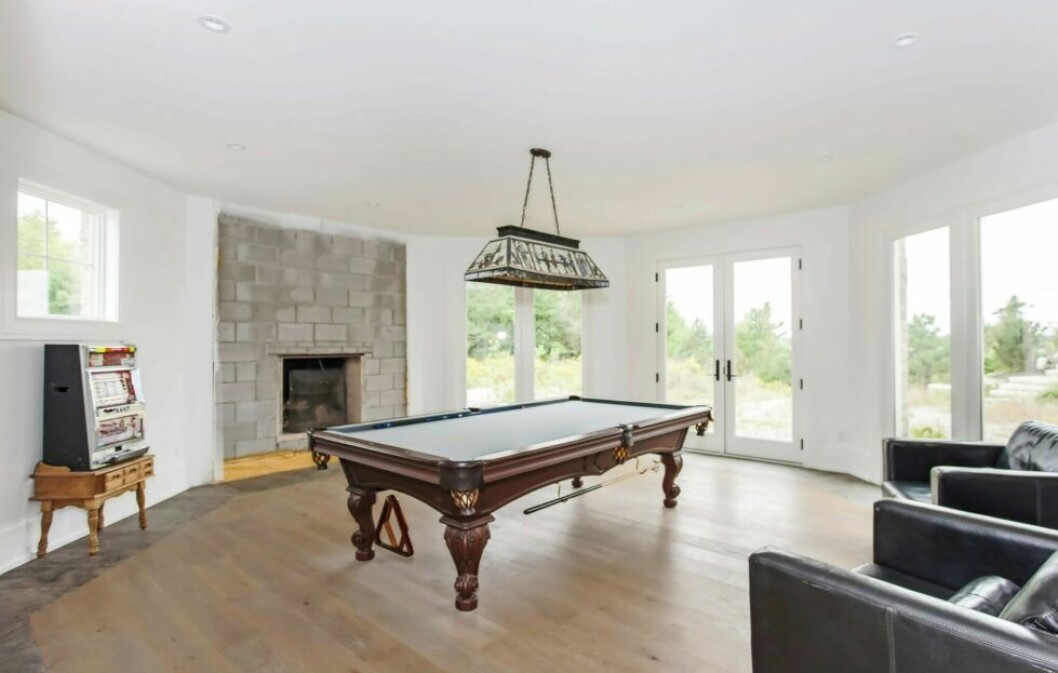 Huset har ett spelrum där stjärnan kan slappna av och ha kul. <em><strong>FOTO: IBL</strong></em> Justin Biebers villa
