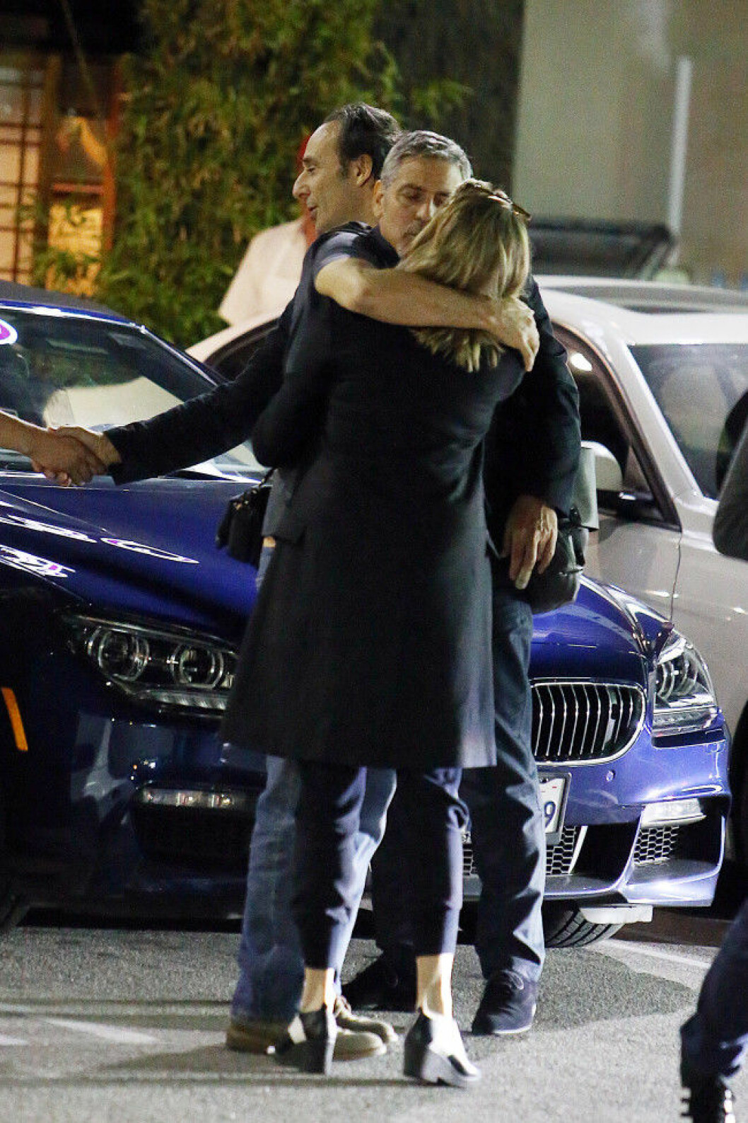George Clooney blundar och ger Dominique LeMonnier en kyss. Foto Stella.