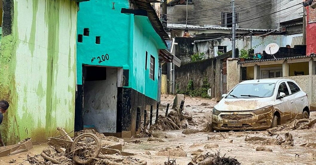 Staden São Sebastião har drabbats av kraftiga översvämningar och skred sedan 60 centimeter regn föll under ett dygn. Många döda efter skyfall i Brasilien