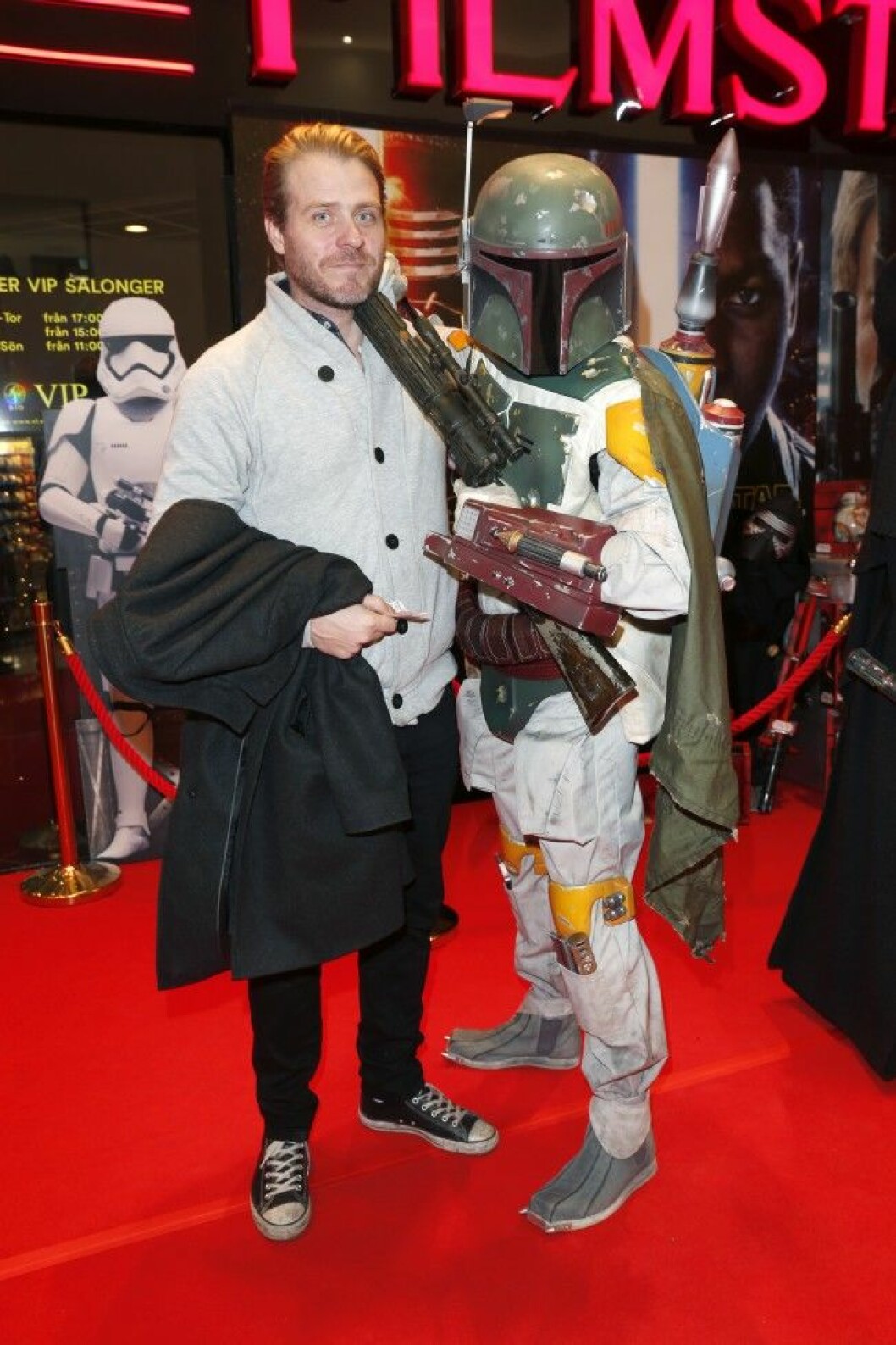Foto: Malin Bondeson Star Wars Henrik Norlén tagen på bar gärning redan i vimlet.
