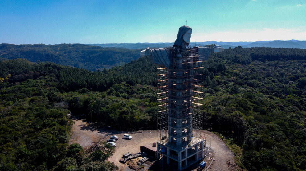 Christ The Protector i Encantado, finns i sydligaste delen av Brasilien. Väl färdigställd kommer den bli 43 meter hög.