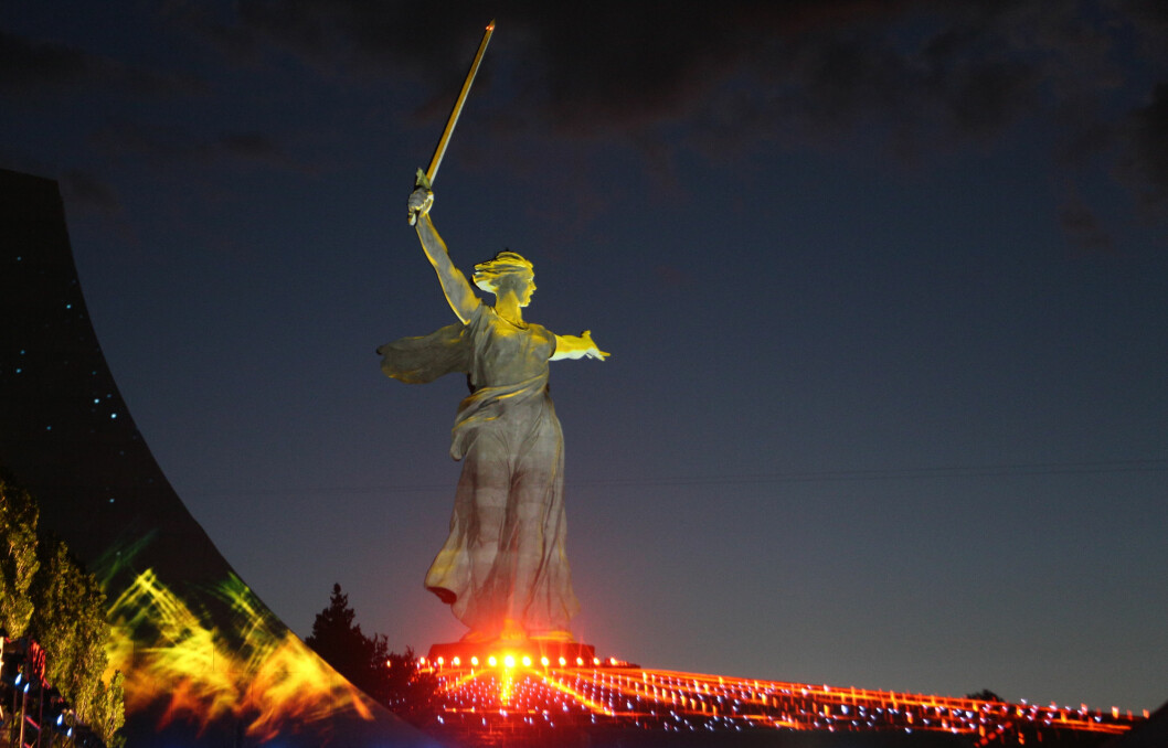 Statyn Moderlandet i Ukraina. 102 meter hög.