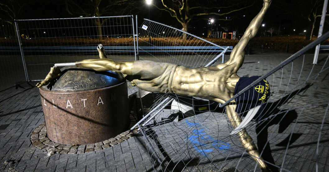 Statyn av Zlatan Ibrahimovic på Stadiontorget i Malmö sågades ner januari 2020. Arkivbild. Zlatanstatyn blir kvar på hemlig plats
