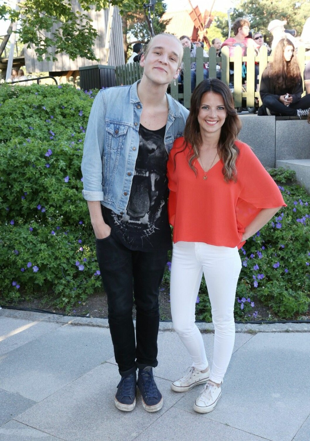 Malin trivs alldeles utmärkt med Simon och tycker bara det är larvigt när folk pratar om att han är 12 år yngre. Foto: Stella Pictures ste-allsang-pa-s-3857723.jpg