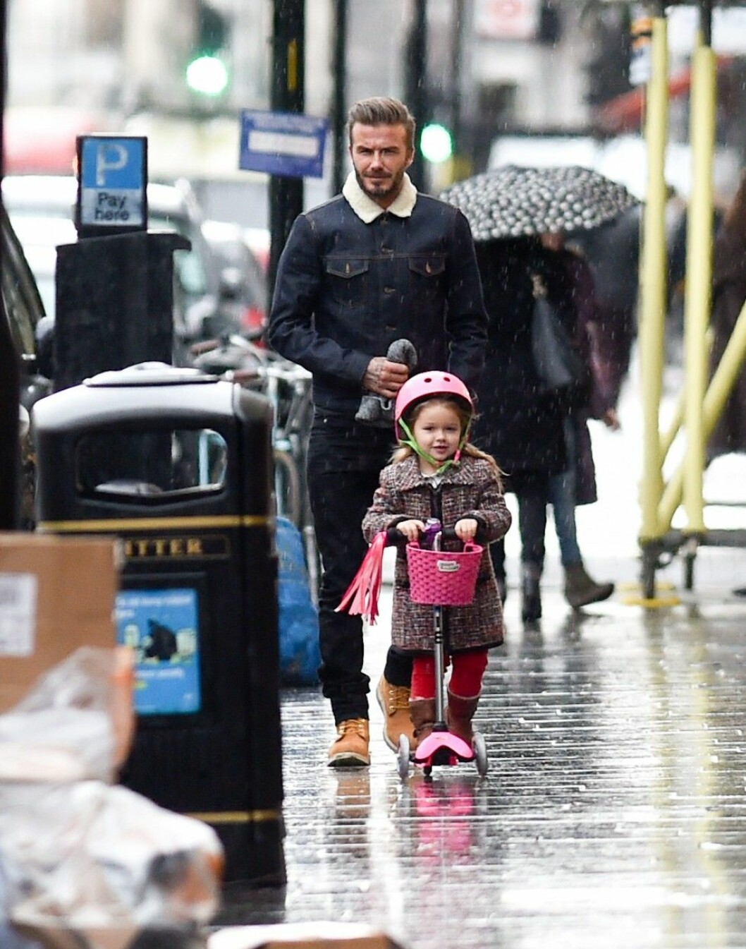 Lite regn hindrar inte Harpers framfart. Foto: Stella Pictures Foto: Stella Pictures