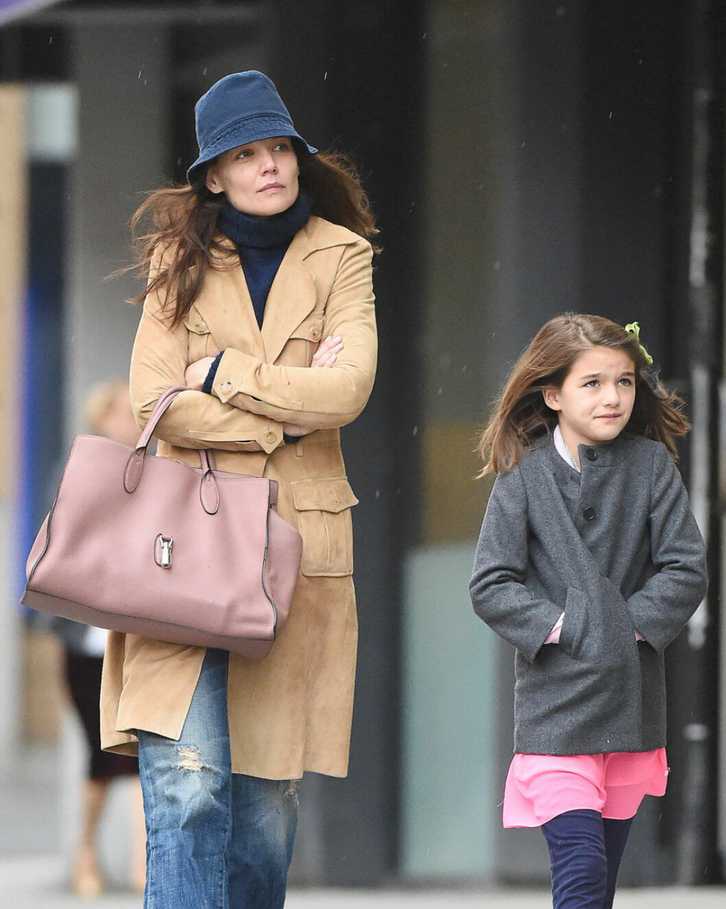 Katie Holmes som har Suri med Tom Cruise, får vara den förälder som är mest med sitt barn.