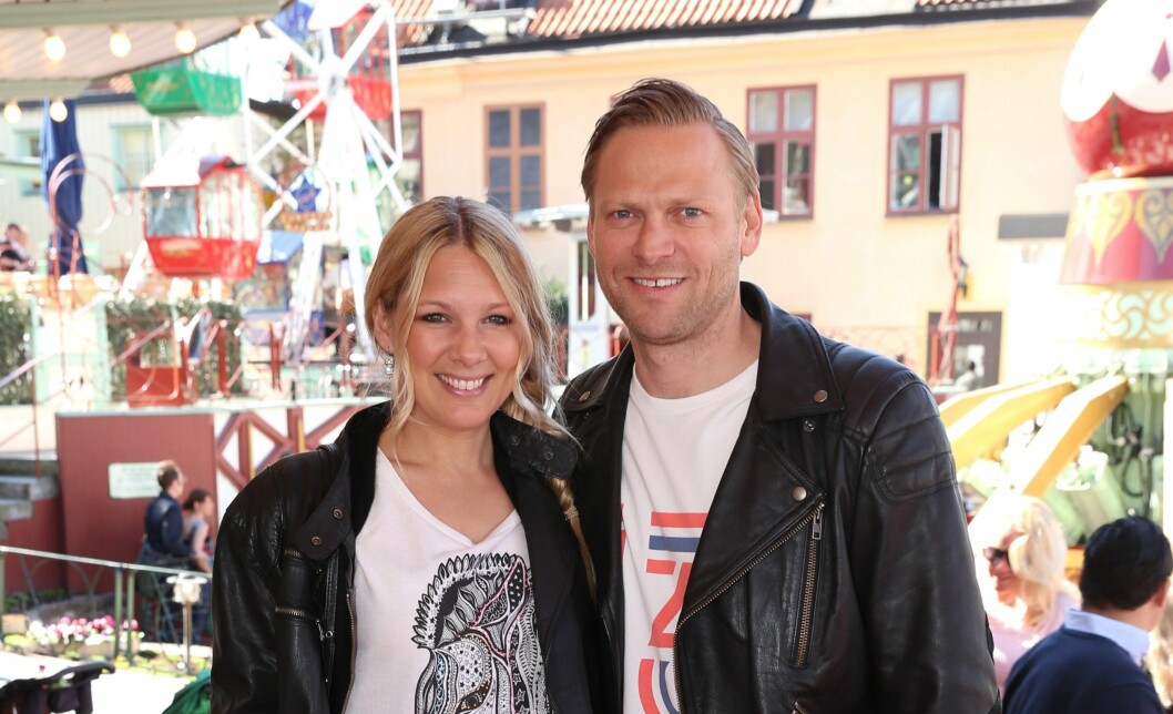 “Jag och Jesper är på samma väglängd”, säger Anna Brolin. Foto: Stella Pictures "Jag och Jesper är på samma väglängd", förklarar Anna. Foto: Stella Pictures
