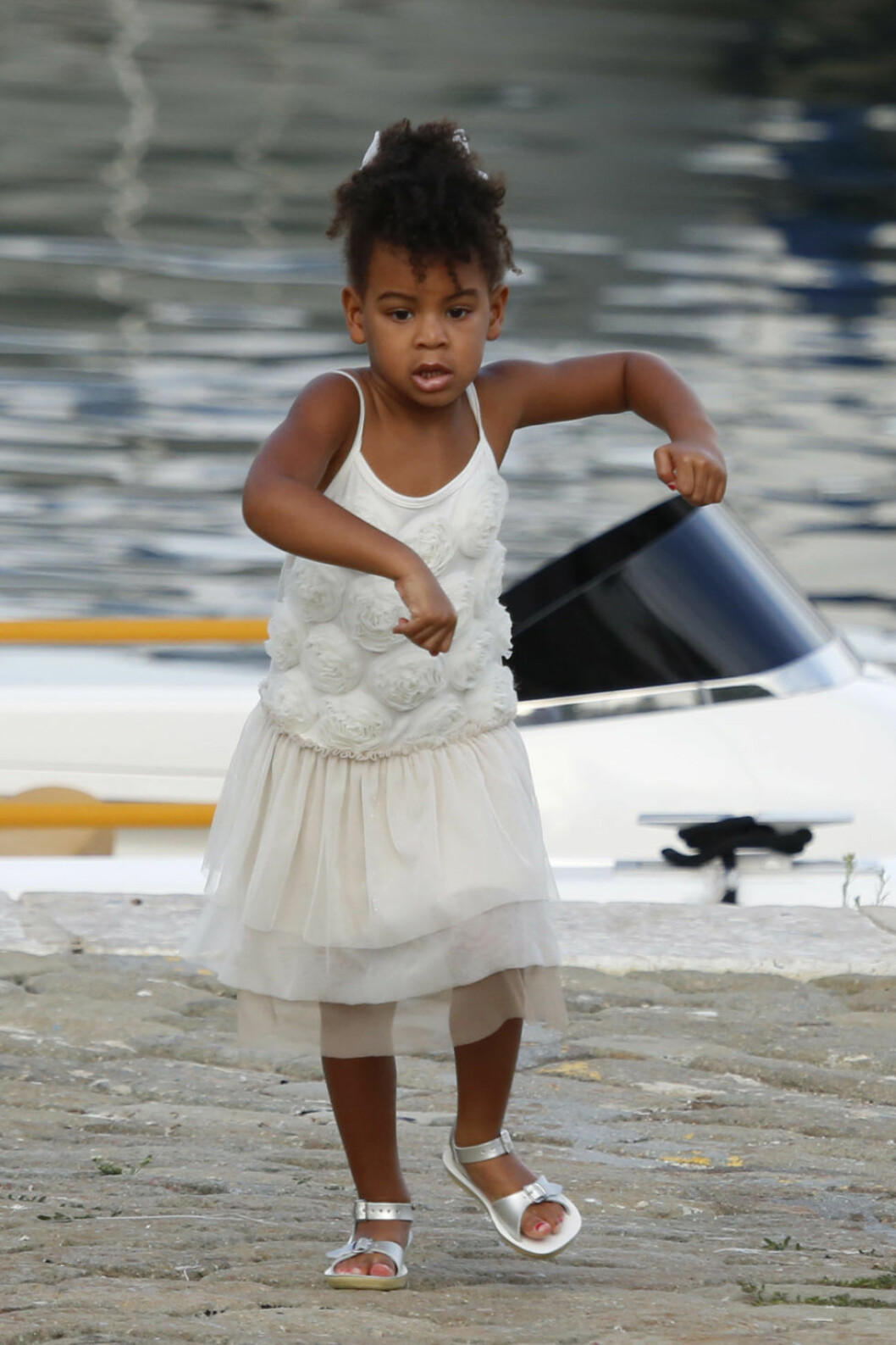 Blue Ivy Carter på språng.