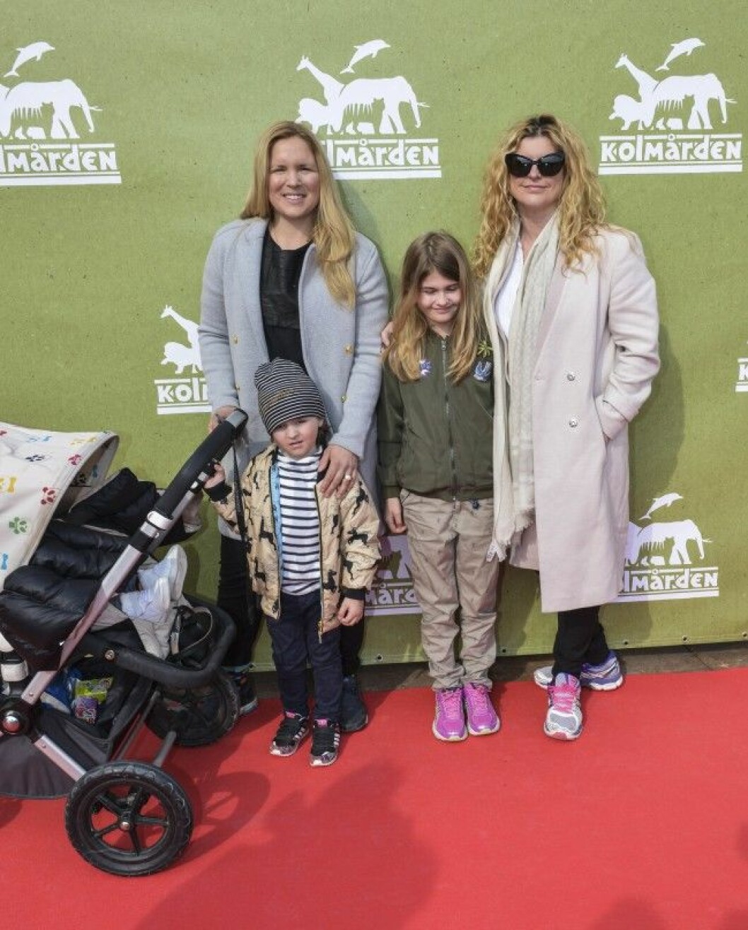 Anja Pärson och Filippa Rådin med gemensamma barnen Elvis och Maximillian. Filippa har även dottern Emmi från ett tidigare äktenskap.