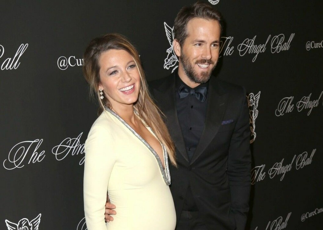 Blake Lively tillsammans med lika stiliga maken Ryan Reynolds på Angel Ball i en Gucciblåsa med en kristalldekorerad urringning. Foto: Stella Pictures 2014 Angel Ball