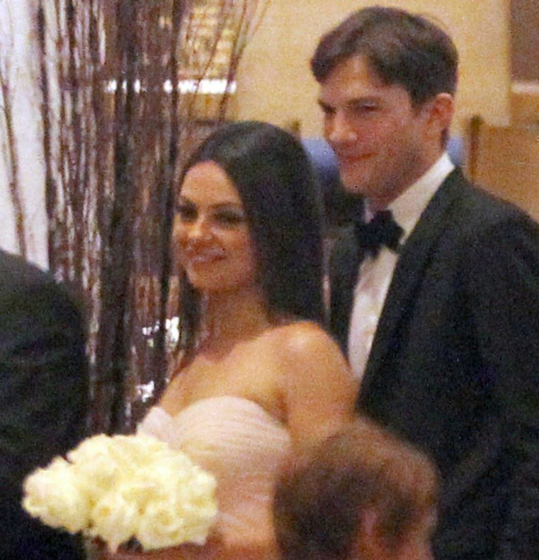 Mila och Ashton blev ett par 2012. Foto: Stella Pictures Ashton Kutcher Joins Mila Kunis at Her Brothers Wedding - NO WEB USE