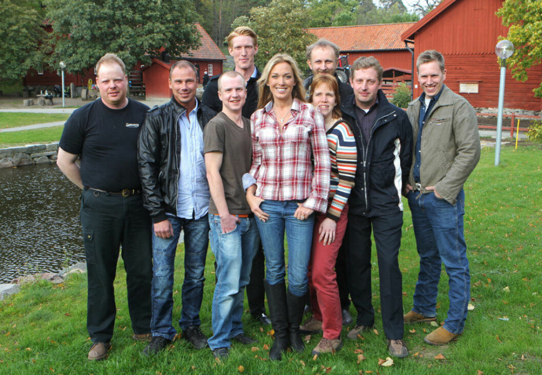 Linda Lindorff med gänget från Bonde söker fru 2010, Magnus Gustaphsson, Jonas Andersson, Johan Ivarsson, Ivar Pettersson, Daniel Carlsson, Ann-Katrin Andersson, Jonas Augustsson och Tomas Samuelsson. Linda Lindorff med gänget från Bonde söker fru 2010, Magnus Gustaphsson, Jonas Andersson, Johan Ivarsson, Ivar Pettersson, Daniel Carlsson, Ann-Katrin Andersson, Jonas Augustsson och Tomas Samuelsson.