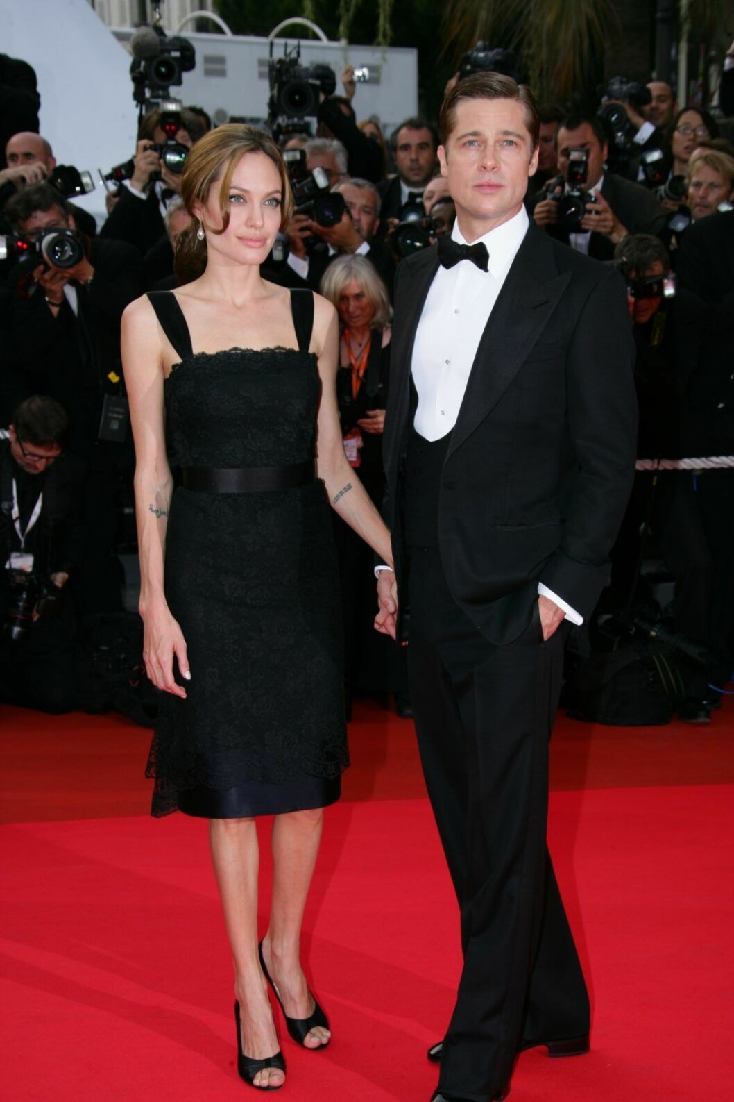 Brad Pitt and Angelina Jolie går skilda vägar. Brad Pitt and Angelina Jolie går skilda vägar.