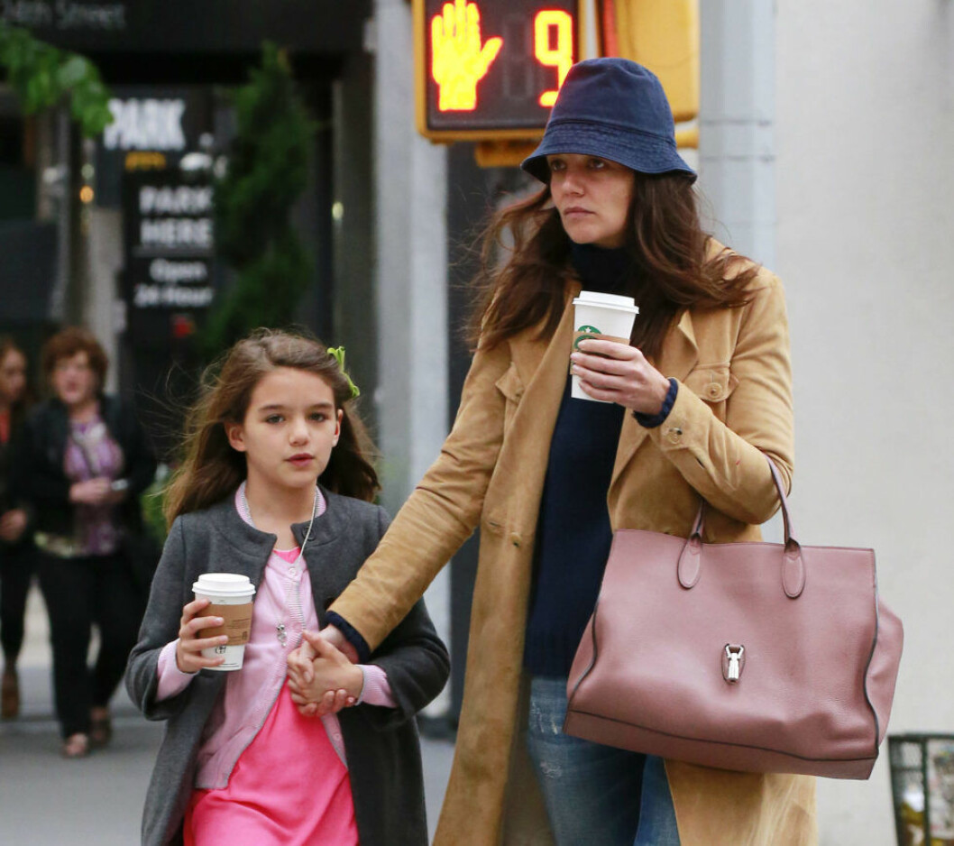 Katie Holmes och Tom Cruise skilde sig 2012 och Katie har nu ensam vårdnad om dottern Suri eftersom hon inte vill att hon ska tvingas bli scientolog.