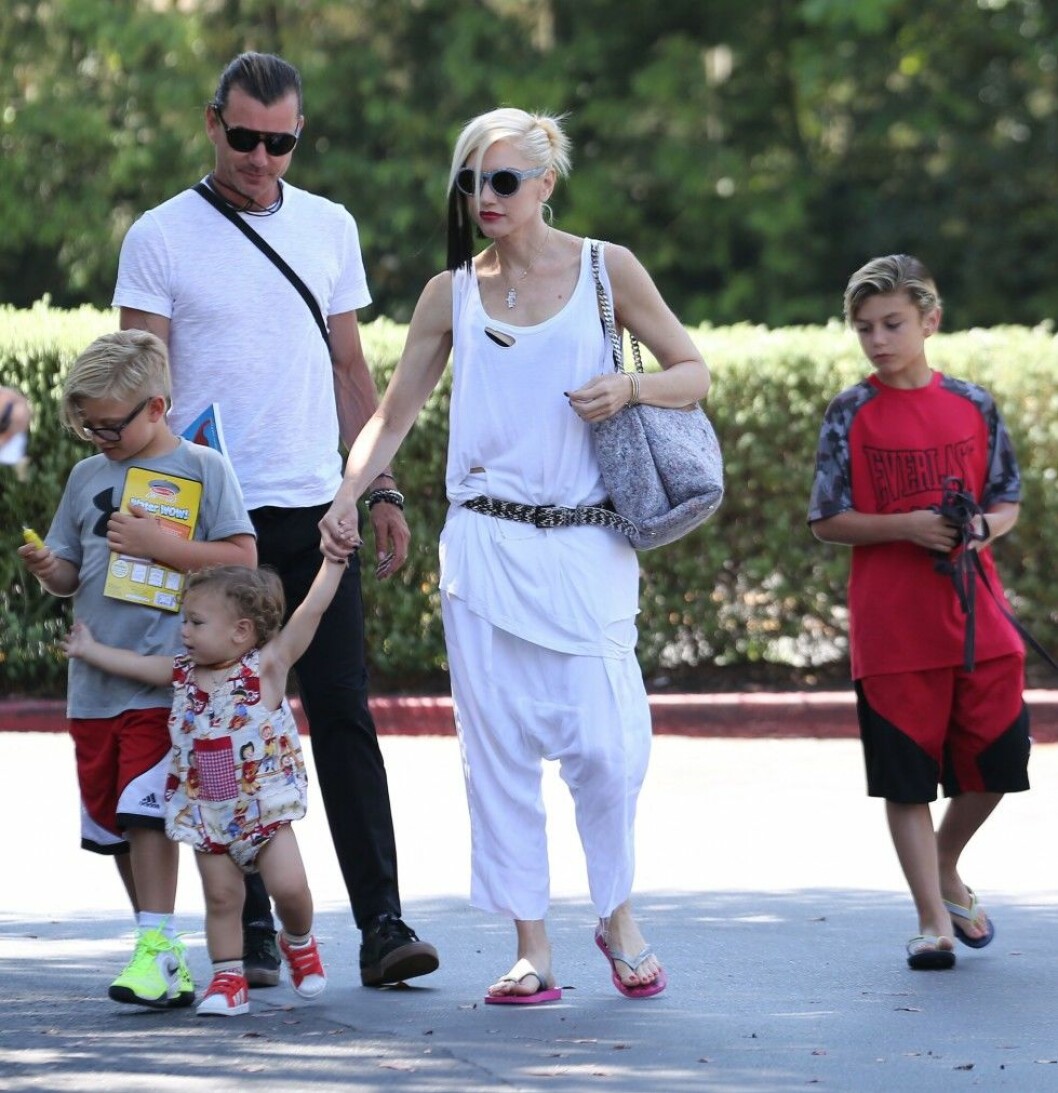 Gwen Stefani och Gavin Rossdale med barnen Kingston, Zuma och Apollo. Foto: Stella Pictures Gwen Stefani & Kids Take Gavin Out For Fathers Day Lunch