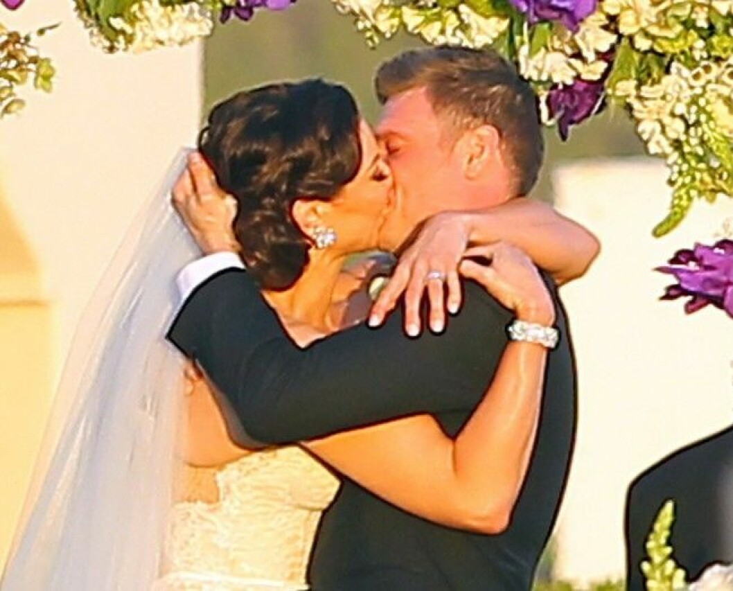 Backstreet Boys Nick Carter och Lauren Kitt blir föräldrar. De gifte sig 2014. Foto: Stella Pictures ***INTERNET OUT*** 51381879 The Backstreet Boys member Nick Carter weds Lauren Kitt at an intimate ceremony at the Bacara Resort & Spa in Santa Barbara, California on April 12, 2014. The couple exchanged their own written vows. Nicks bandmate Howie Dorough was also in attendance. COPYRIGHT STELLA PICTURES