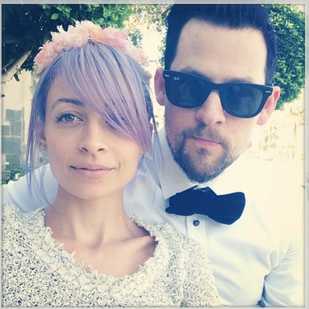 Tvillingbrorsan Joel Madden och hustrun Nicole Richie hade båda viktiga roller under bröllopet. Foto: Stella Pictures Foto: Stella