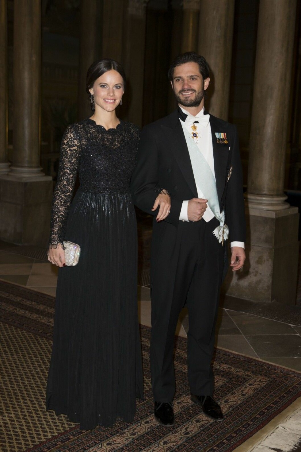 Med sin prins, Carl Philip. Foto: Stella Pictures Official dinner at Royal Palace in Stockholm