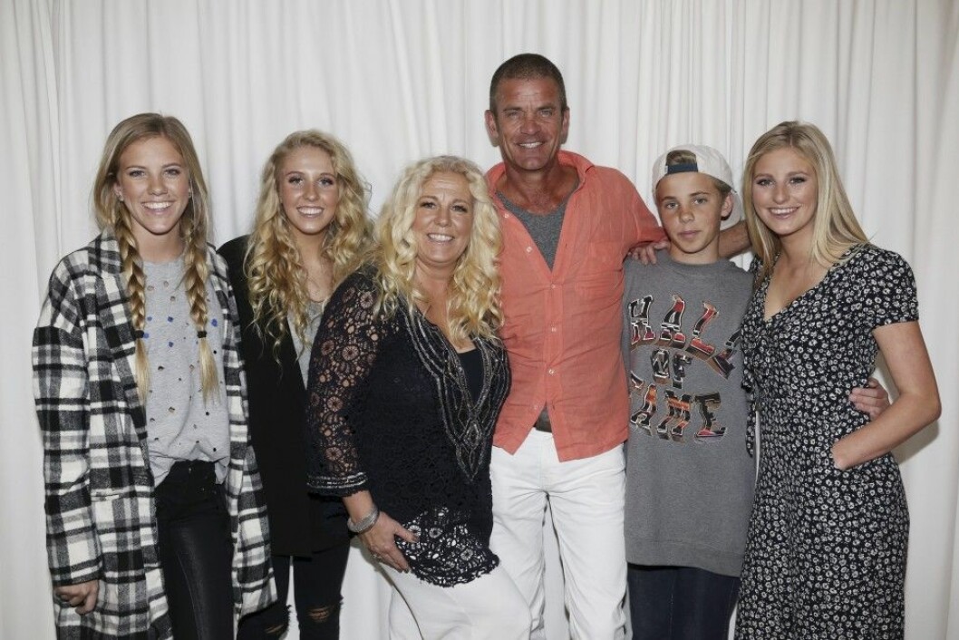 Makarna Jesper och Mia Parnevik med barnen Philippa, Peg, Phoenix och Penny. Foto: Stella Makarna Jesper och Mia Parnevik med barnen Philippa, Peg, Phoenix och Penny. Foto: Stella