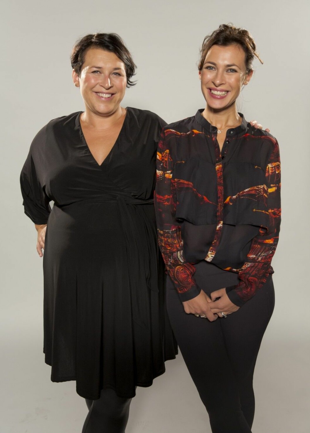 Den snäppet coolare Hannah med systern Amanda. Foto: Stella Pictures SVT:s stora höstpressdag