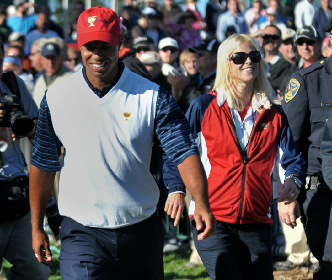 En av de sista bilderna som togs av makarna när Elin fortfarande var lyckligt ovetande om Tigers alla älskarinnor, San Francisco, oktober 2009. 774261 Tiger Woods walks with his wife Elin Nordegren during the President Cup in San Francisco on October 9, 2009. Woods announced on December 11, 2009 that he will take an indefinite break from professional golf after rumors of alleged affairs with several women have surfaced. UPI/Kevin Dietsch/Files Photo: KEVIN DIETSCH/UPI Code: 4056/WAP20091214301 COPYRIGHT STELLA PICTURES Photo: KEVIN DIETSCH/UPI Code: 4056/WAP20091214301 COPYRIGHT STELLA PICTURES