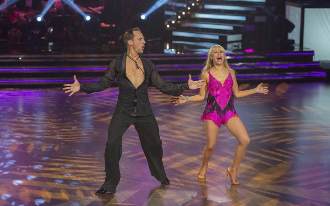 Nanne dansar med Tobias Wallin i “Lets’s Dance”. Foto: Stella Pictures Veckans Lets Dance