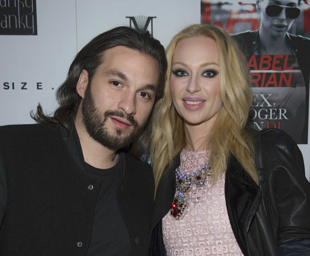 Steve Angello och Isabel Adrian har barnen Winter-Rose Angello, 3, och Monday-Lily Angello, 5, ihop. Foto: IBL