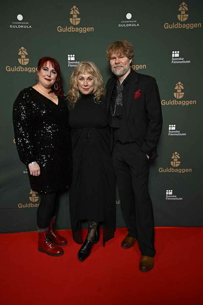 Syskonen Lina Wollter, Stina Wollter och Karl Seldahl var på plats för att hedra sin pappa Sven.