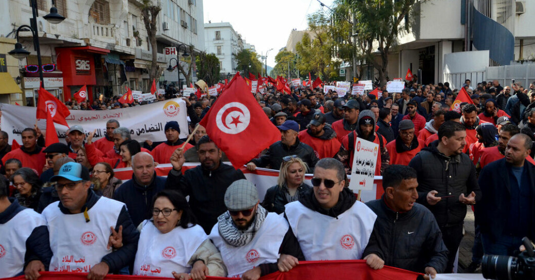 Stora protester dominerade Tunis på lördagen. Tunisienflykt efter rasistisk varning