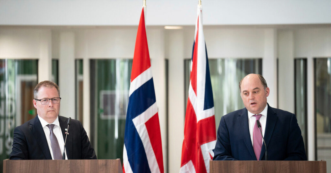 Storbritanniens försvarsminister Ben Wallace tillsammans med sin norske kollega Bjørn Arild Gram i Storbritannien på torsdagen. Samarbete ska hindra sabotage i Nordsjön