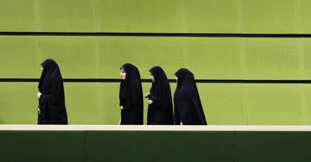 Studenter i Teheran. Arkivbild. Iran: Misstänkta fast efter flickförgiftningar