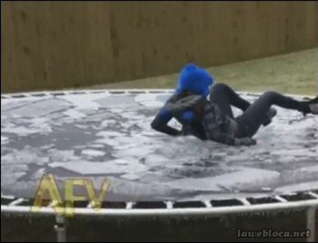 Via: <a href="http://giphy.com/gifs/lol-trampoline-hwaODG7rK9StG" target="_blank">Giphy</a> Via: Giphy