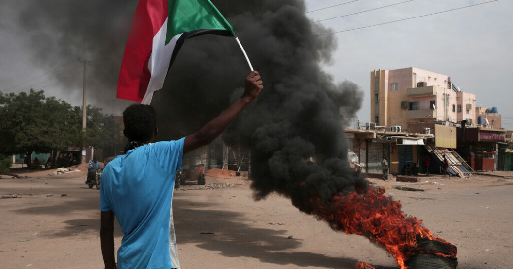 Sudaneser protesterar mot den militärjunta som tog makten i en kupp 2021. Sedan dess har flera hårdföra lagar återinförts. Bild från september 2022. Stal gasflaskor – får händerna amputerade
