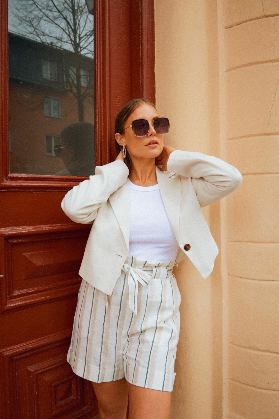 Maja Lindelöf i solglasögon