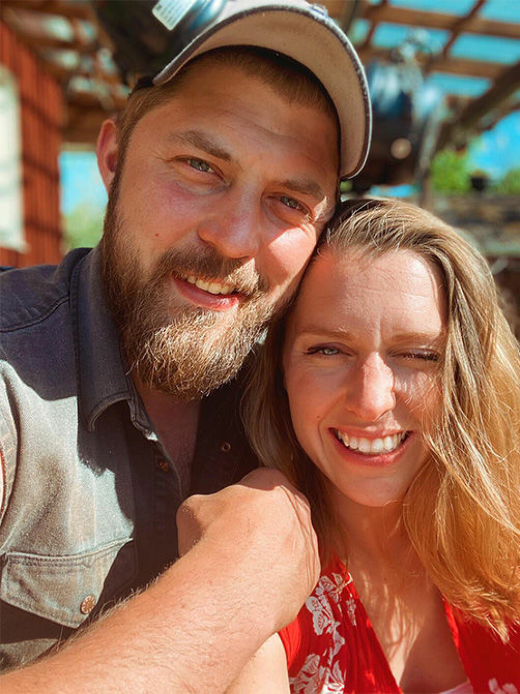 Hannes Haraldsson och Susanna Karlsson i en solig selfie. Hannes Haraldsson och Susanna Karlsson