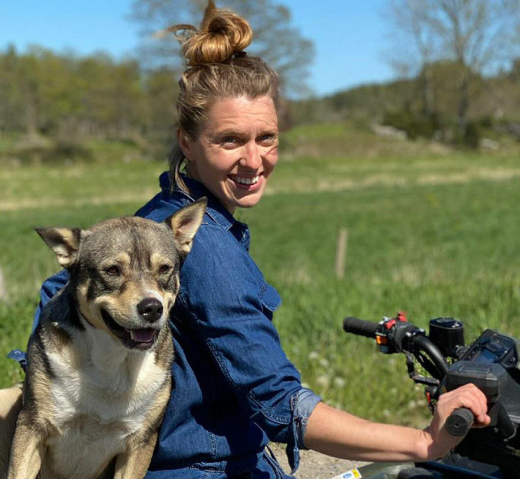 Susanna Karlsson med sin hund.