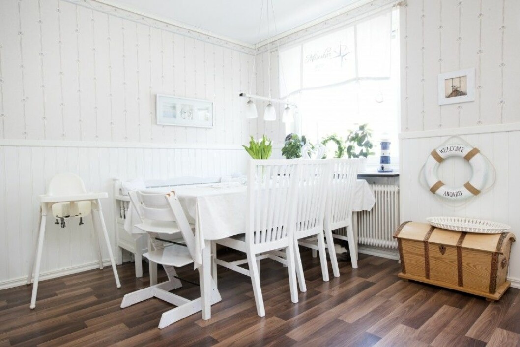 Det soldränkta köket skvallrar om vår. Foto: Malin Bondeson Det soldränkta köket skvallrar om vår. Foto: Malin Bondeson