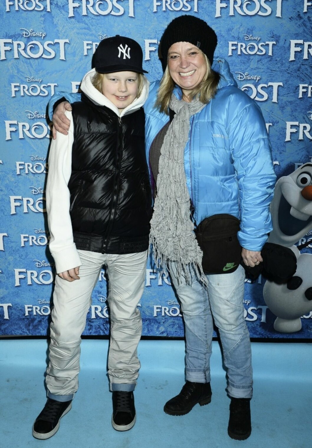 Sussie Eriksson på premiären av Frost tillsammans med sonen Ludvig. FOTO: Karin Törnblom/TT Sussie Eriksson på premiären av Frost tillsammans med sonen Ludvig.