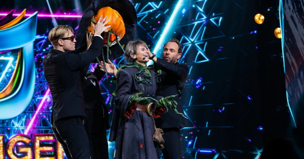 Suzanne Reuter blev den femte deltagaren att lämna "Masked singer". Pressbild. Fågelskrämman fick lämna "Masked singer"