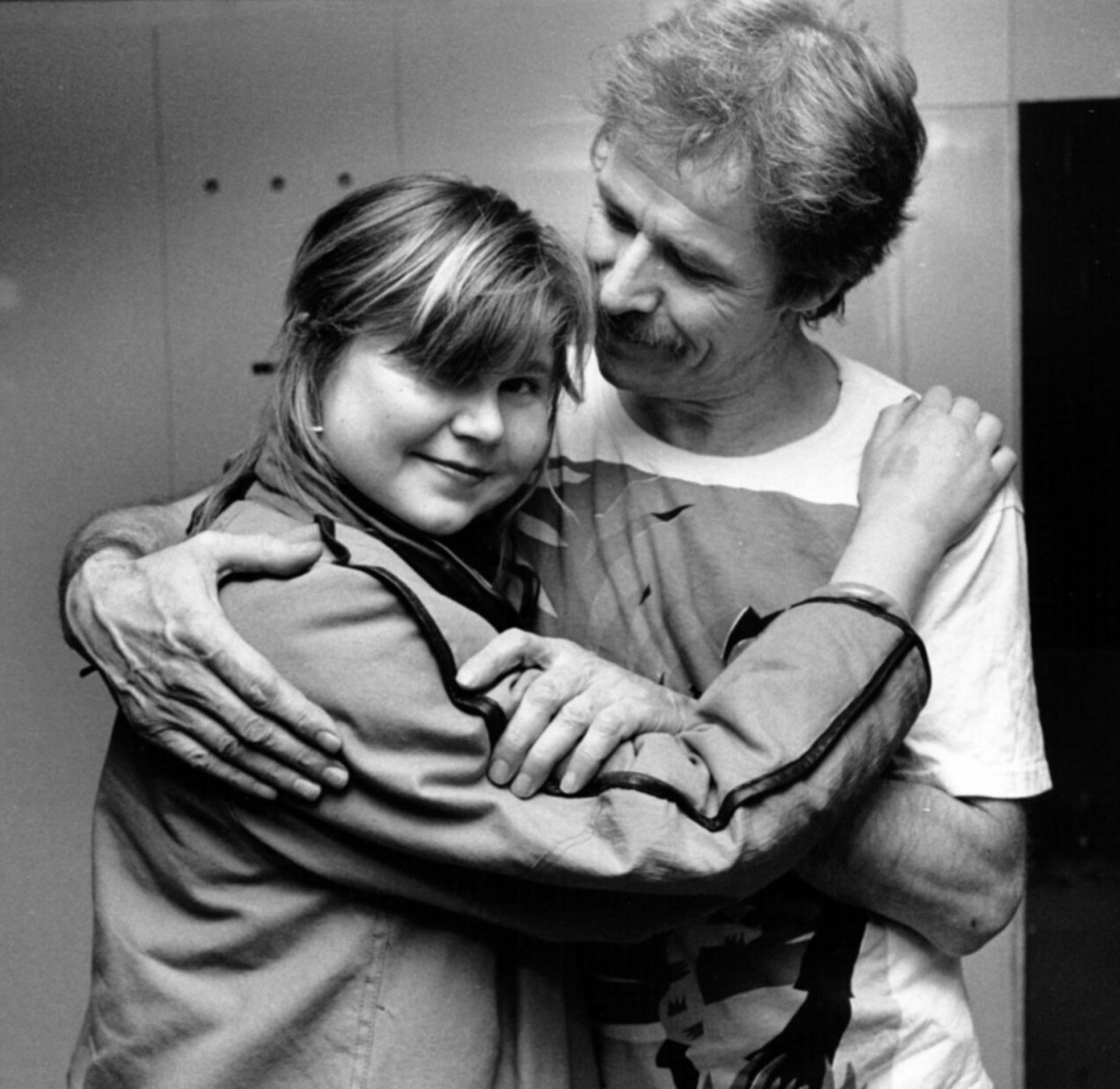 Ett foto från 1987 på Sven Wollter och dottern Ylva Wollter. Sven Wollter och dottern Ylva.