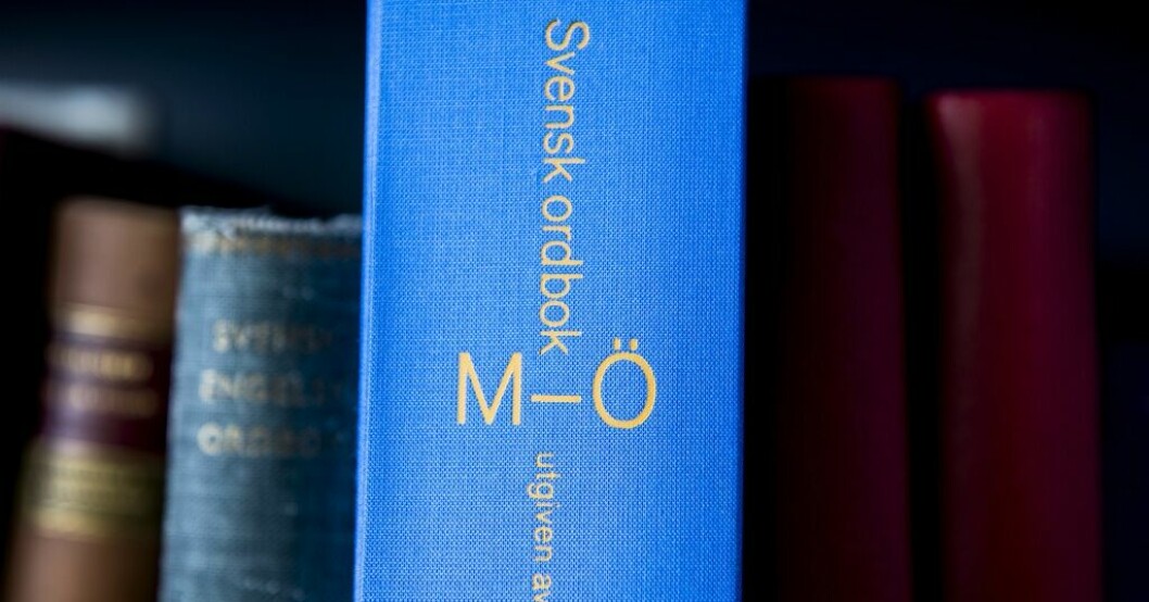 Svensk ordbok vill se över definition. Arkivbild. Svensk ordbok ser över ordet snippa