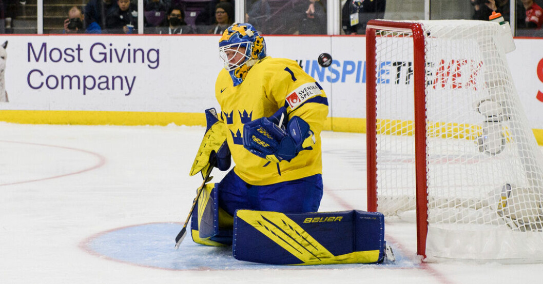 Svenska målvakten Sara Grahn kunde inte förhindra en finländsk 4–2-seger i VM. Damkronorna kollapsade: "Vi blir små"