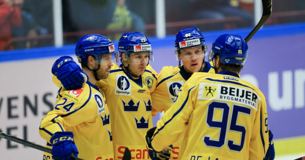 Svenskt jubel efter att Lucas Wallmark satt 1–0 mot Schweiz i hemmaturneringen i Malmö arena. Tre Kronor vann till slut med 2–0. Sverige slog Schweiz – kan vinna turneringen