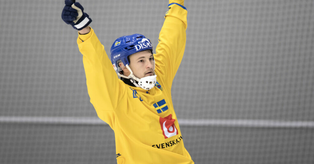 Sverige med Christoffer Edlund stormar vidare i bandy-VM. Arkivbild. Sverige körde över USA: "Träningspass för oss"