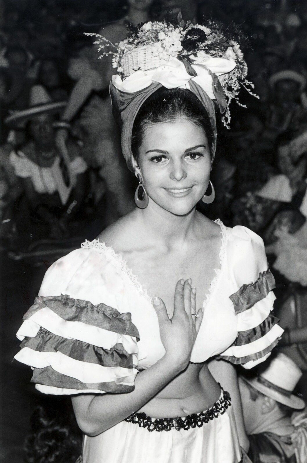 Sveriges blivande drottning Silvia Sommerlath som ung klädd i en karnevalskostym 1968.