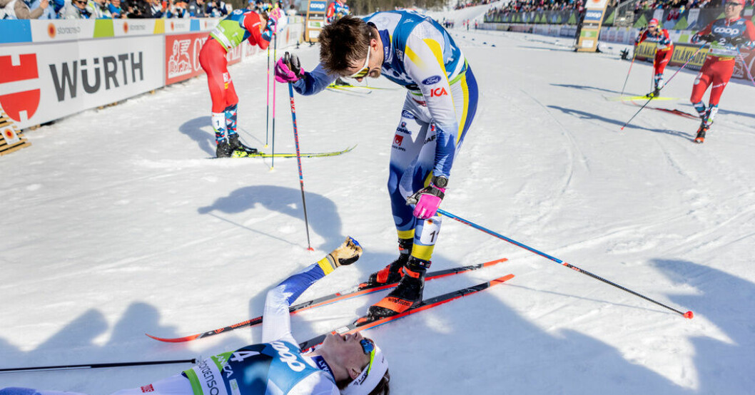 Sveriges Calle Halfvarsson grattar William Poromaa till bronset efter herrarnas femmil vid skid-VM i Planica, Slovenien. "Carl-Kristus" Halfvarsson hyllas: "En stor man"