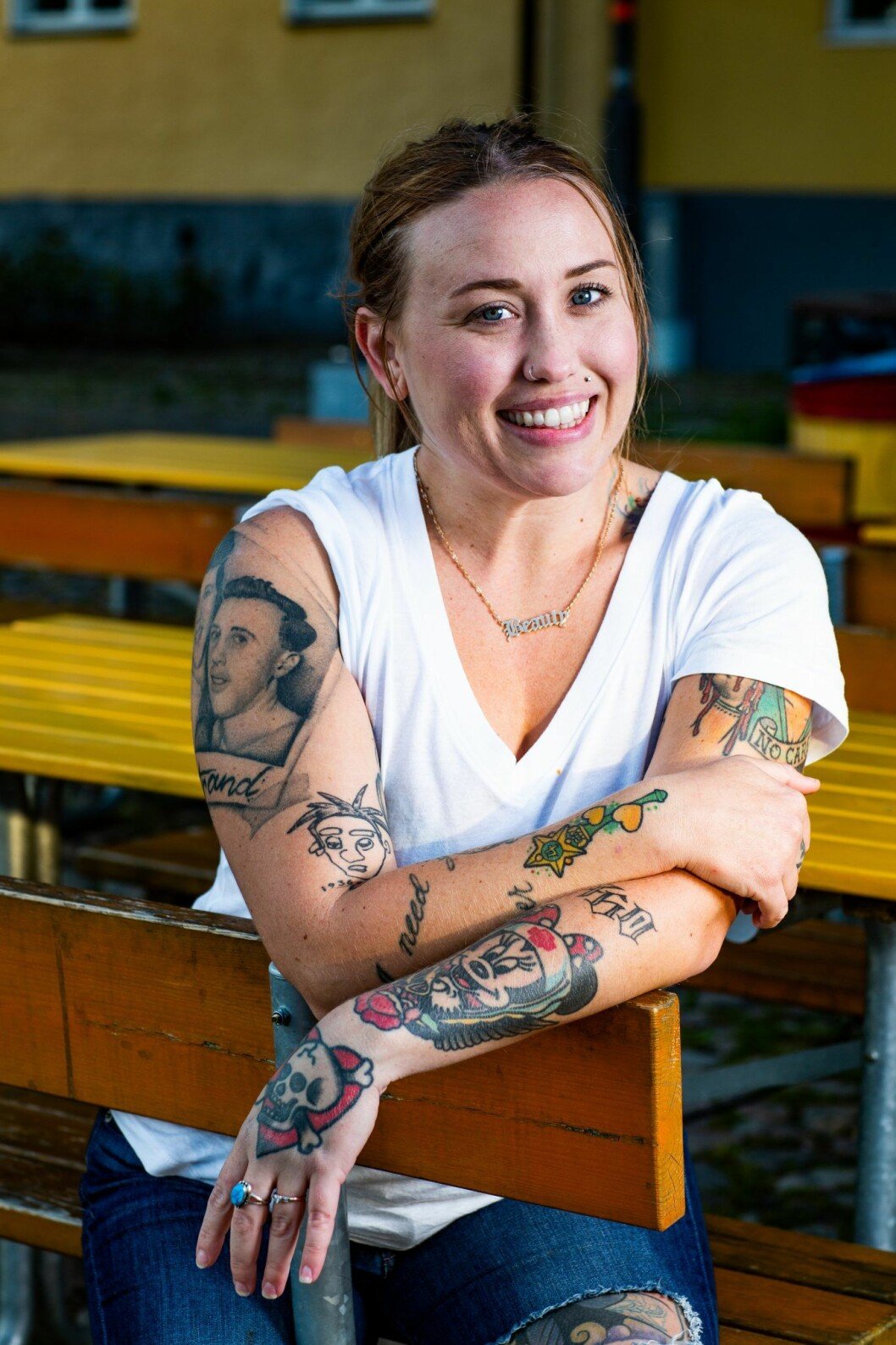 Kaytie är uppfostrad av sina svenska morföräldrar och hon har tatuerat deras porträtt på sin axel. Kaytie Hubis i Allt för Sverige 2019