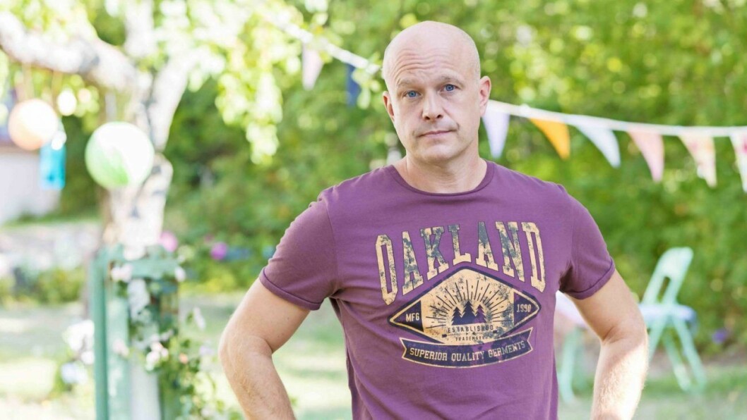Fredrik Hallgren.<em><strong> FOTO: IBL</strong></em> Fredrik Hallgren i en lila t-shirt